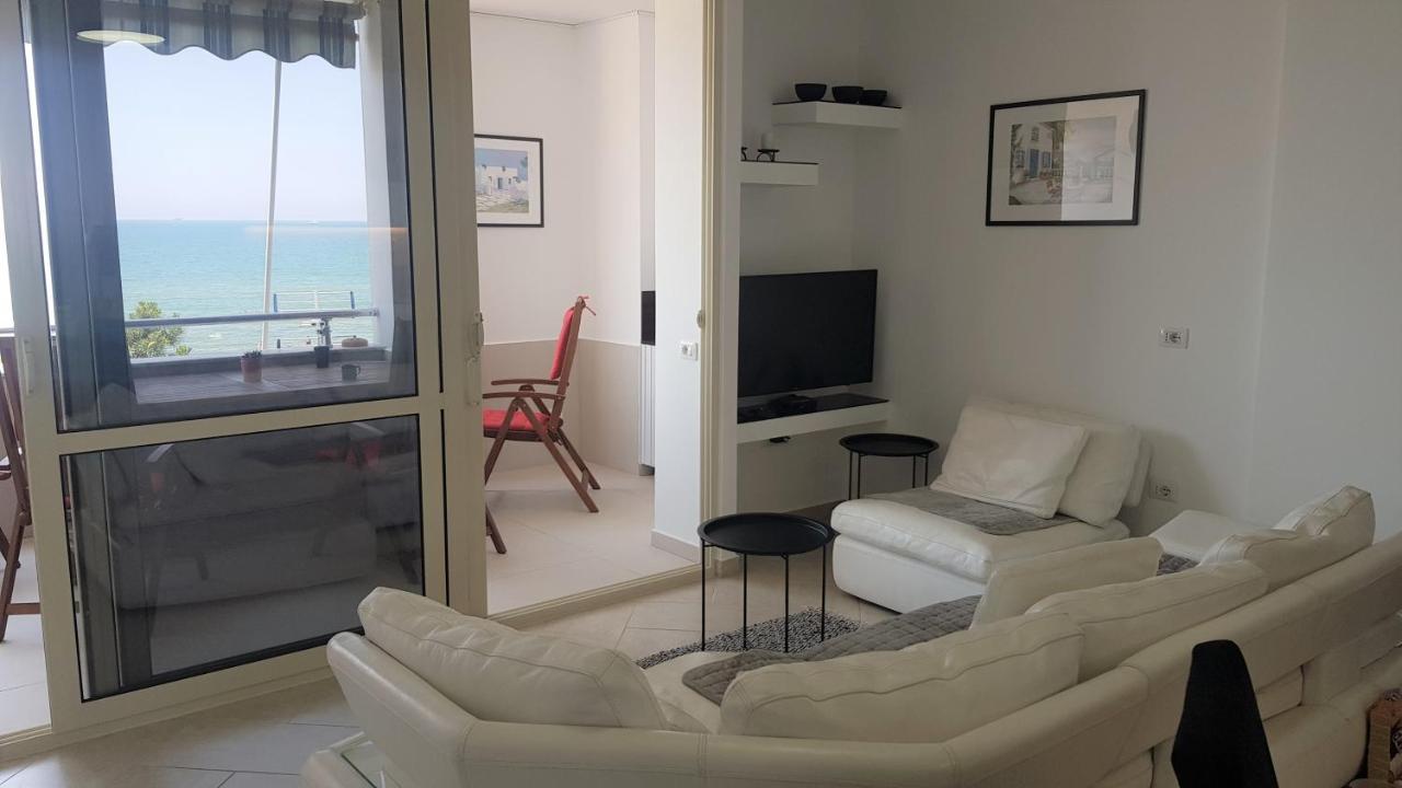 M&I Beach Apartment With Sea View Durrës Esterno foto