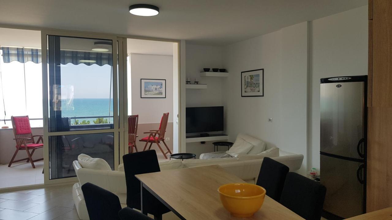 M&I Beach Apartment With Sea View Durrës Esterno foto
