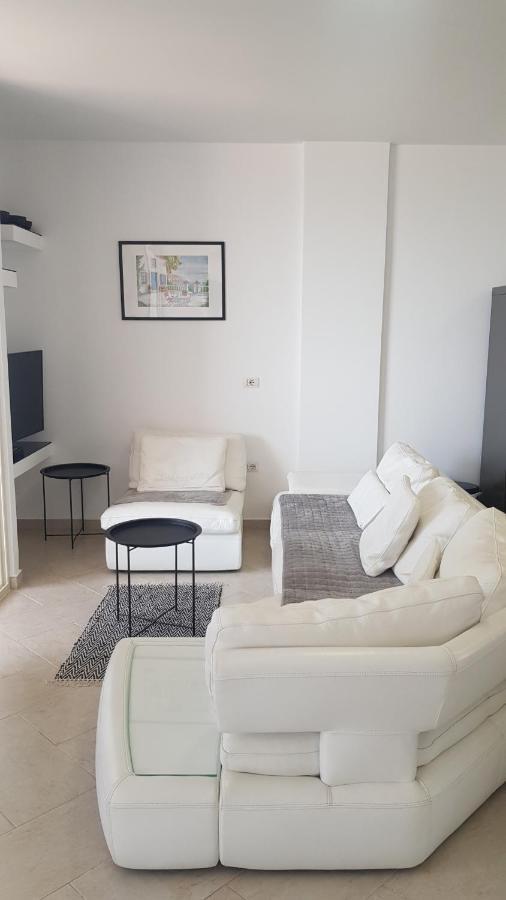 M&I Beach Apartment With Sea View Durrës Esterno foto