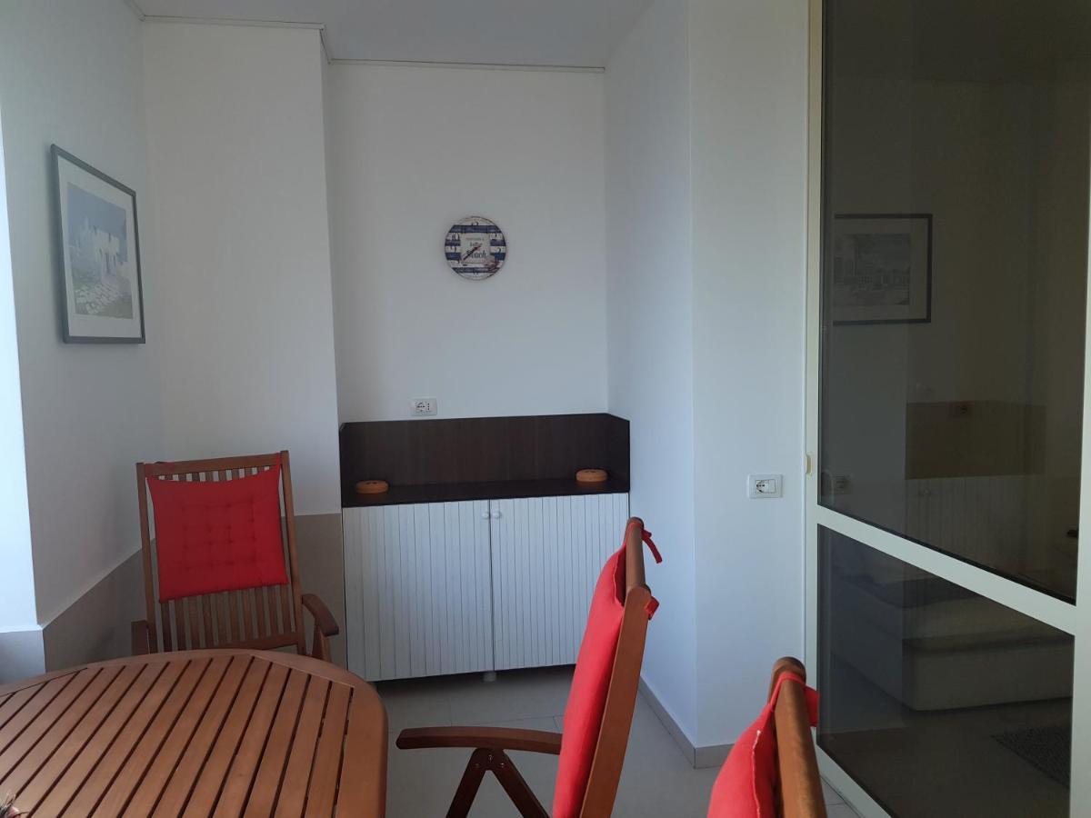 M&I Beach Apartment With Sea View Durrës Esterno foto