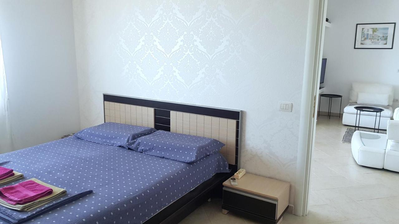 M&I Beach Apartment With Sea View Durrës Esterno foto