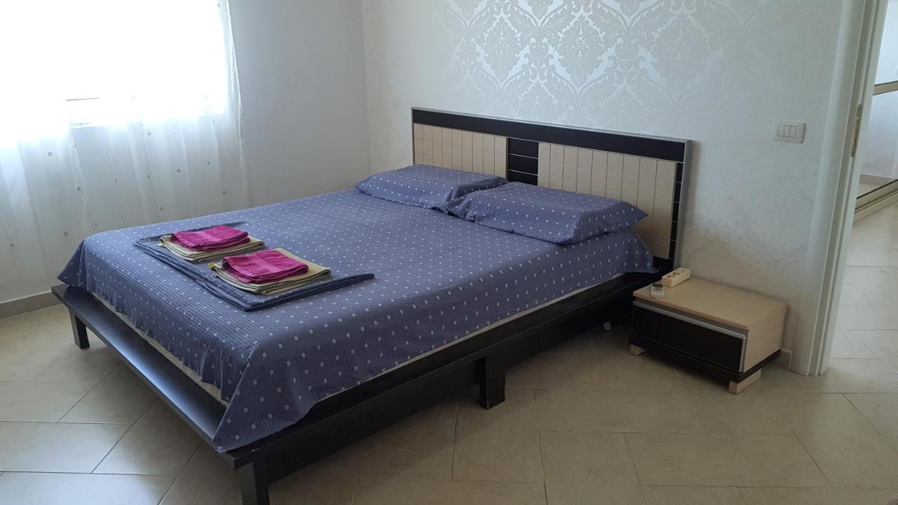 M&I Beach Apartment With Sea View Durrës Esterno foto