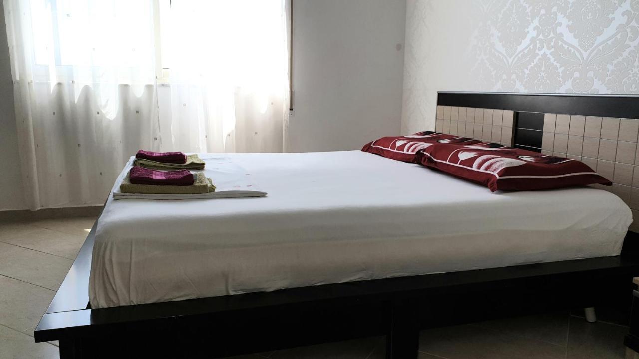 M&I Beach Apartment With Sea View Durrës Esterno foto