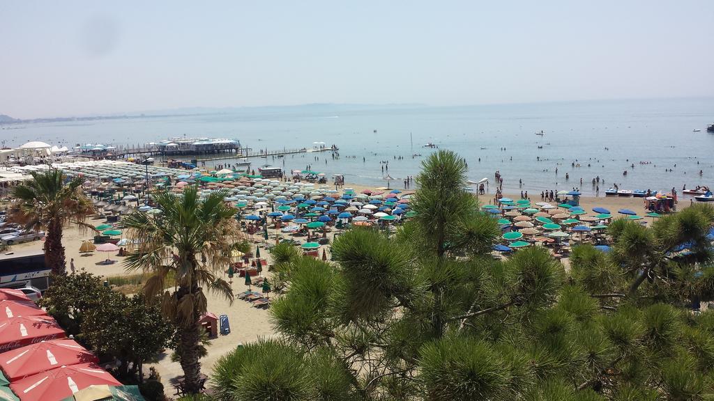M&I Beach Apartment With Sea View Durrës Esterno foto