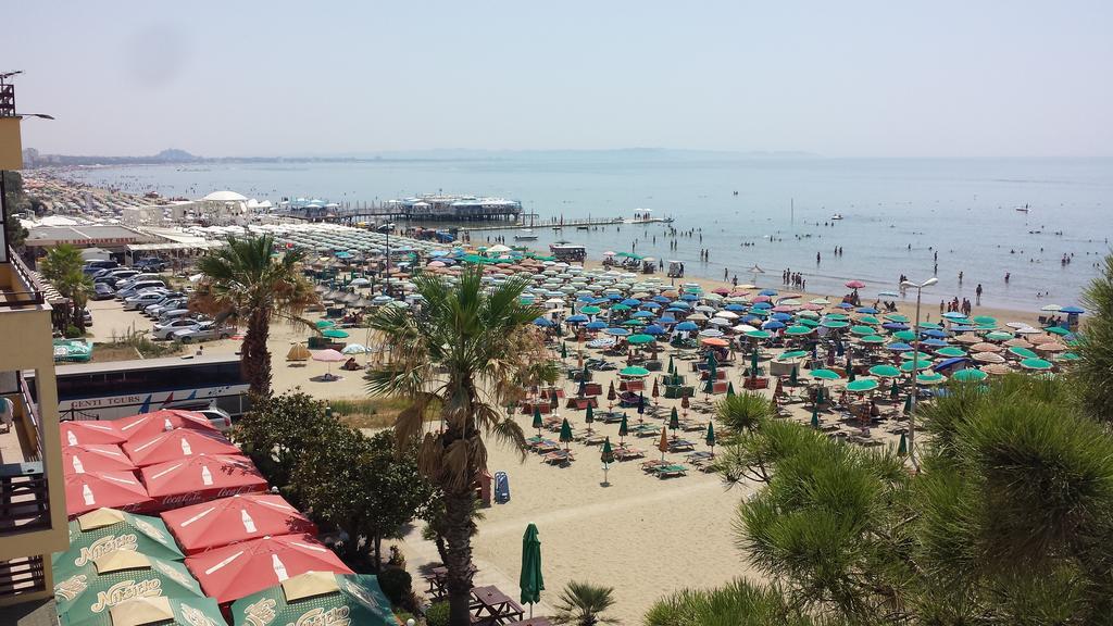 M&I Beach Apartment With Sea View Durrës Esterno foto